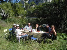 Randonn&eacute;e &eacute;questre dans les Alpilles - Repas campagnard
